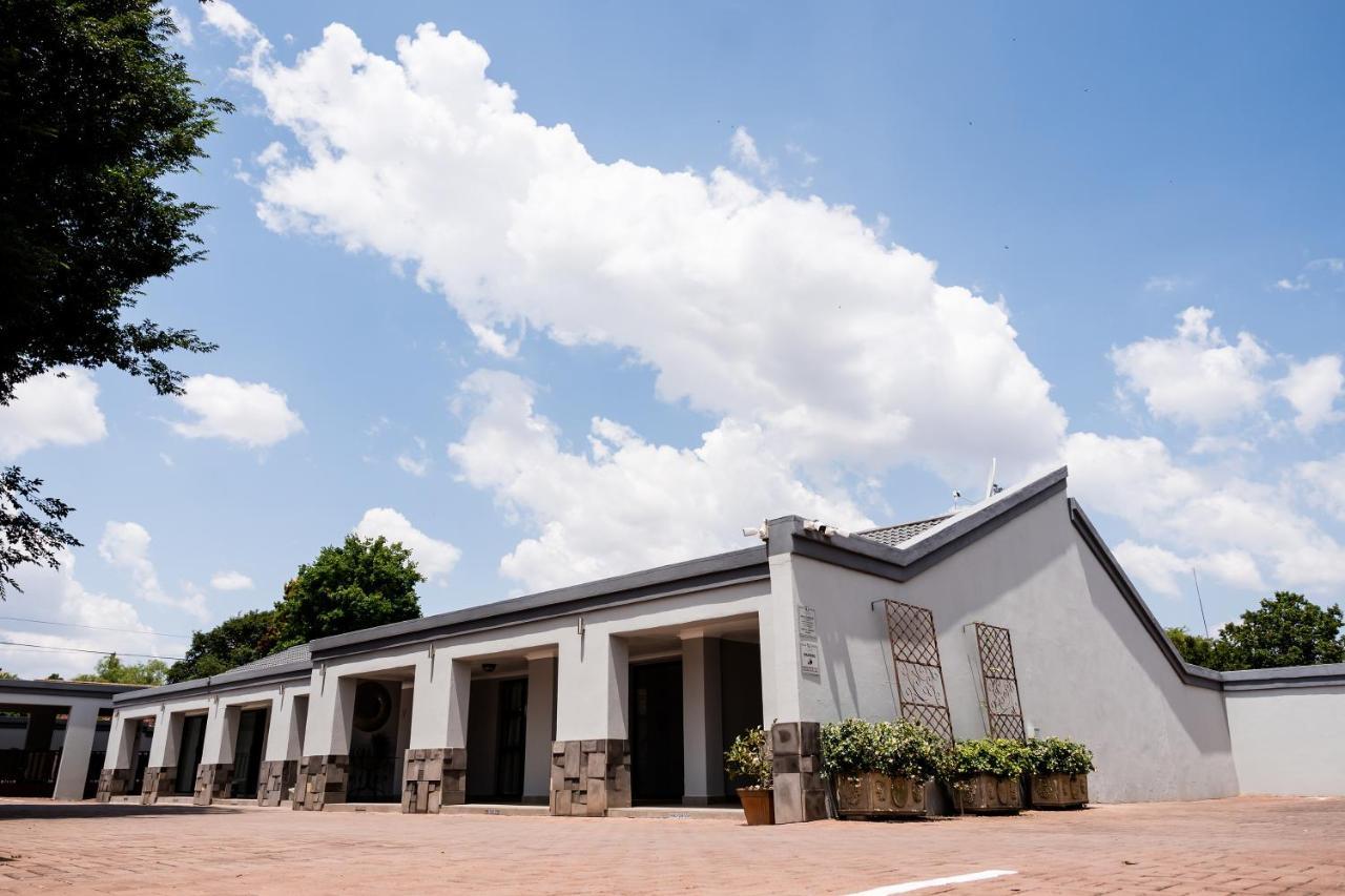 Villa Gracia Guesthouse Klerksdorp Extérieur photo