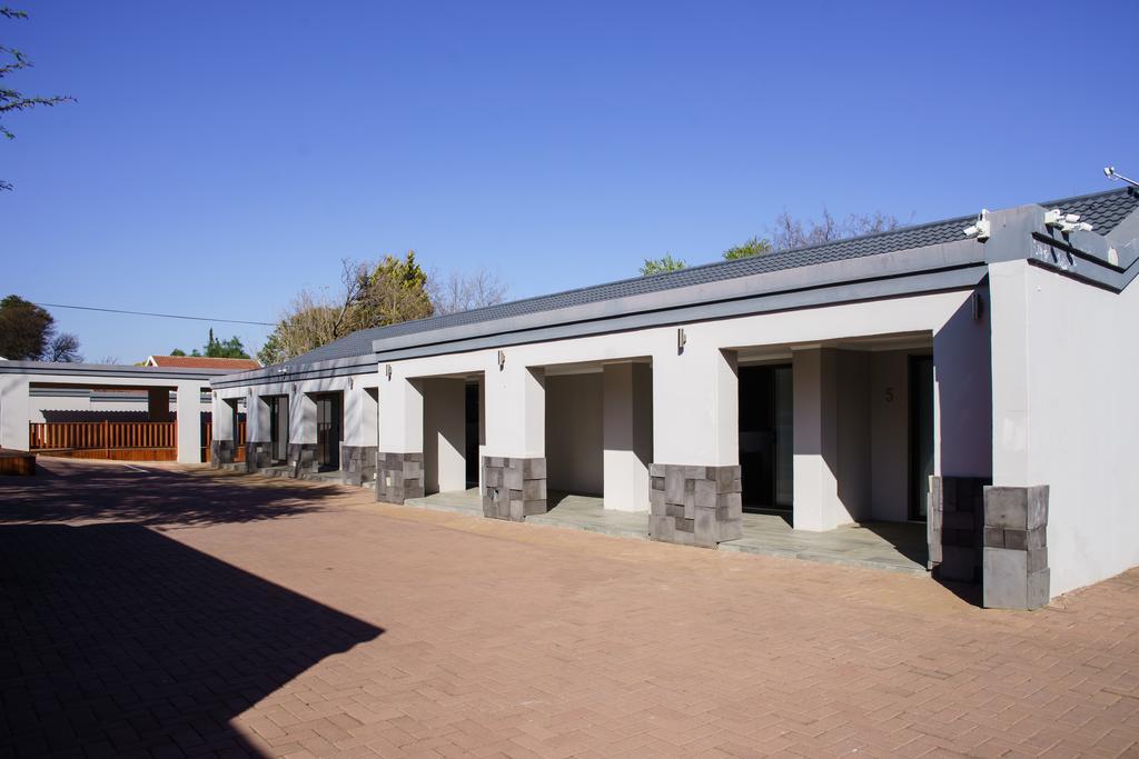 Villa Gracia Guesthouse Klerksdorp Extérieur photo